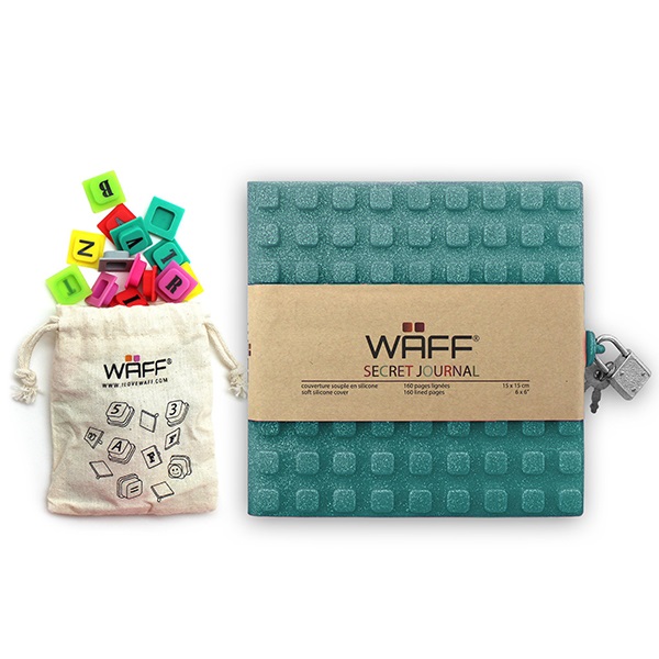 WAF017, WAFF Diario Secreto. El combo diario secreto con cubierta de silicona brillante contiene 160 paginas estilo raya, incluye 70 cubos de alfabeto (grado alimenticio), una llave y 1 candado. Con bolsa en algodón para guardar cubos.