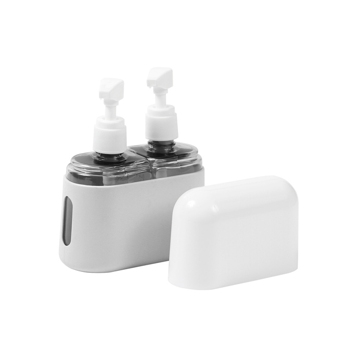 HM-070, Set de 2 botellas para viaje, fabricadas en plástico PET y PP, con manga de silicon, tapa y dispensador integrado para expulsar fácilmente el contenido, capacidad 100 ml cada una. Incluye caja de cartón individual. Ideal para llevarlo contigo siempre por su practico tamaño.