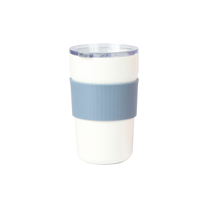 TE-127, Vaso de cerámica con tapa deslizable de PP y manga de silicón en color gris. Fabricada con materiales de grado alimenticio, no usar en microondas. Capacidad de 400 ml. Incluye caja de cartón individual.