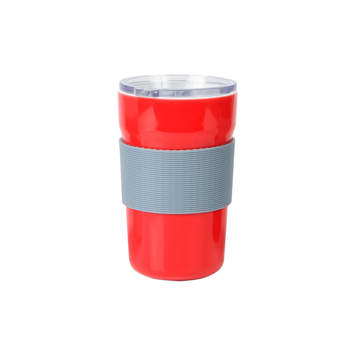 TE-127, Vaso de cerámica con tapa deslizable de PP y manga de silicón en color gris. Fabricada con materiales de grado alimenticio, no usar en microondas. Capacidad de 400 ml. Incluye caja de cartón individual.